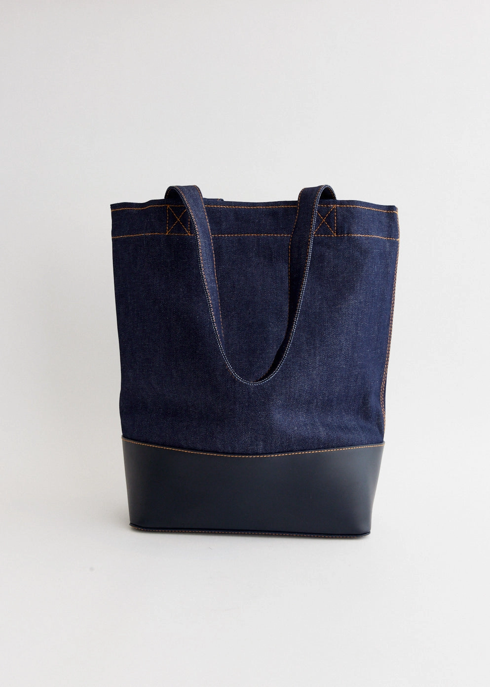 Axel Tote
