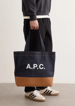 Axel Tote