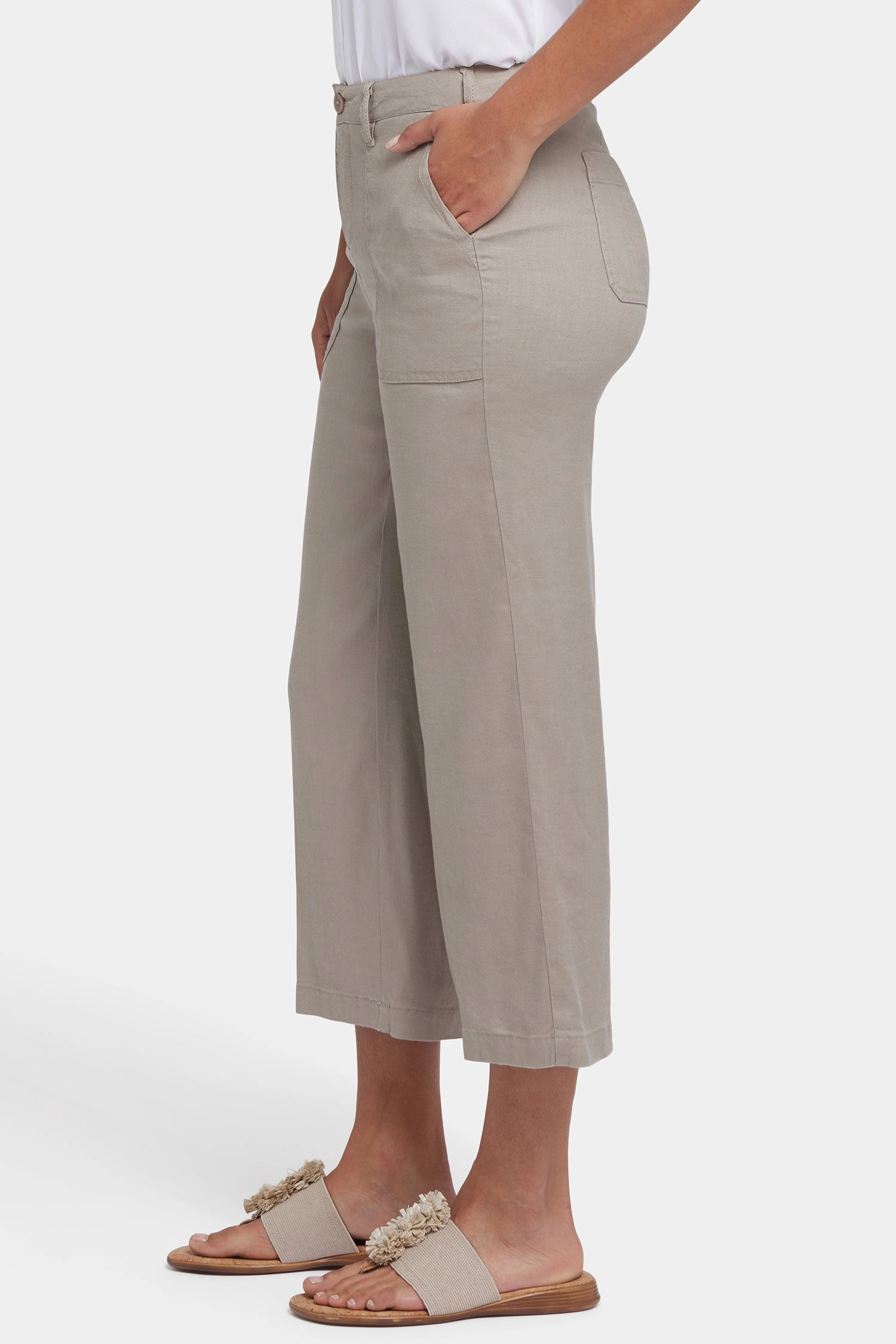 Wide Leg Cargo Capri Pants In Petite - Saddlewood